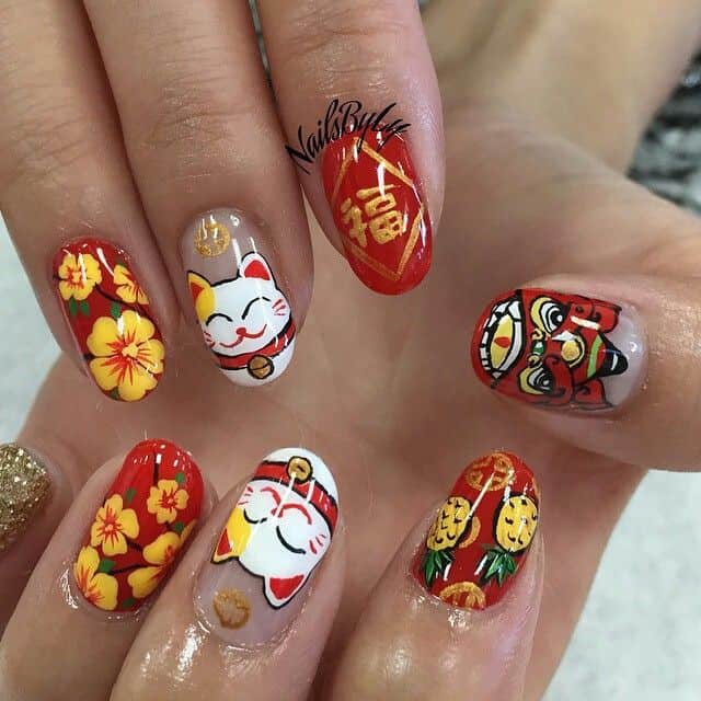 Maneki Neko aka fortune cat on Chinese nail