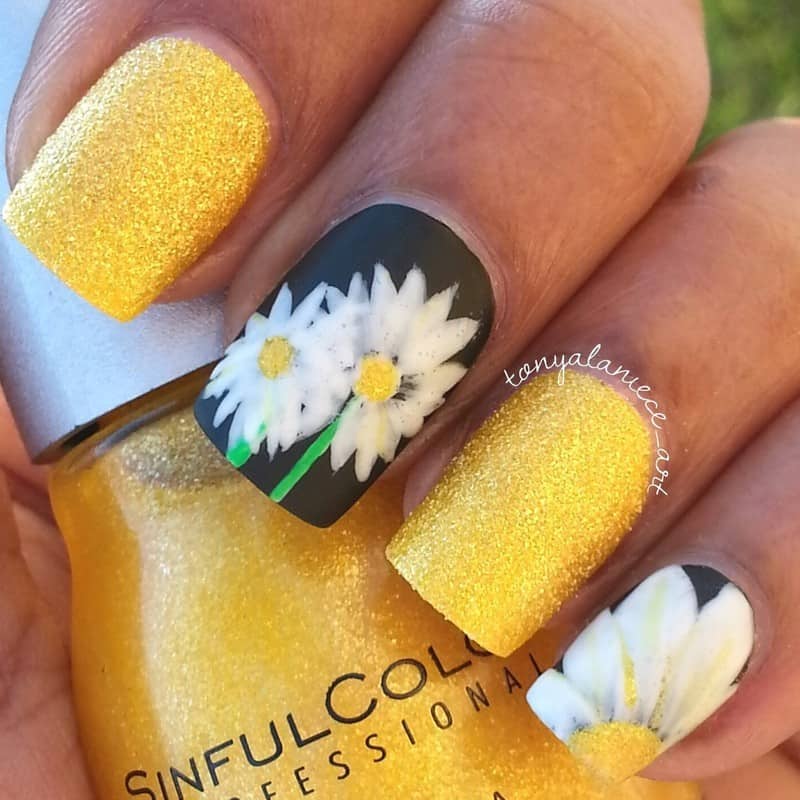 25 Epic Daisy Nail Arts You'll Definitely Love NailDesignCode