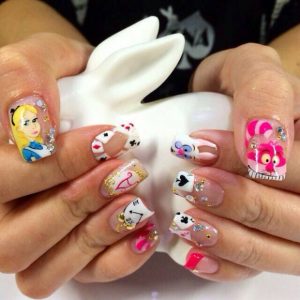 alice in wonderland nail art