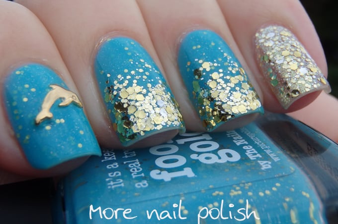 glitter Accent dolphin nail art