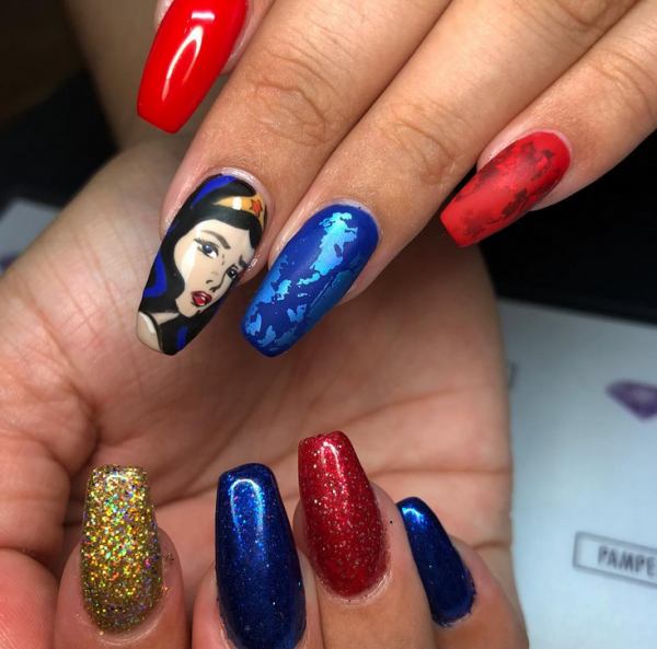 15 Wonder Woman Nails To Feel Like A Super heroine