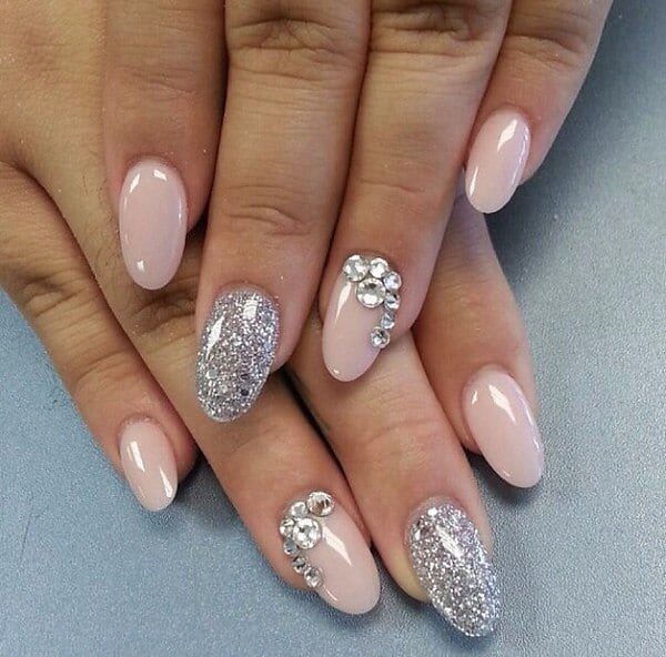 oval nail shape