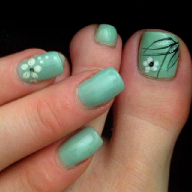 mint green toe and finger nail