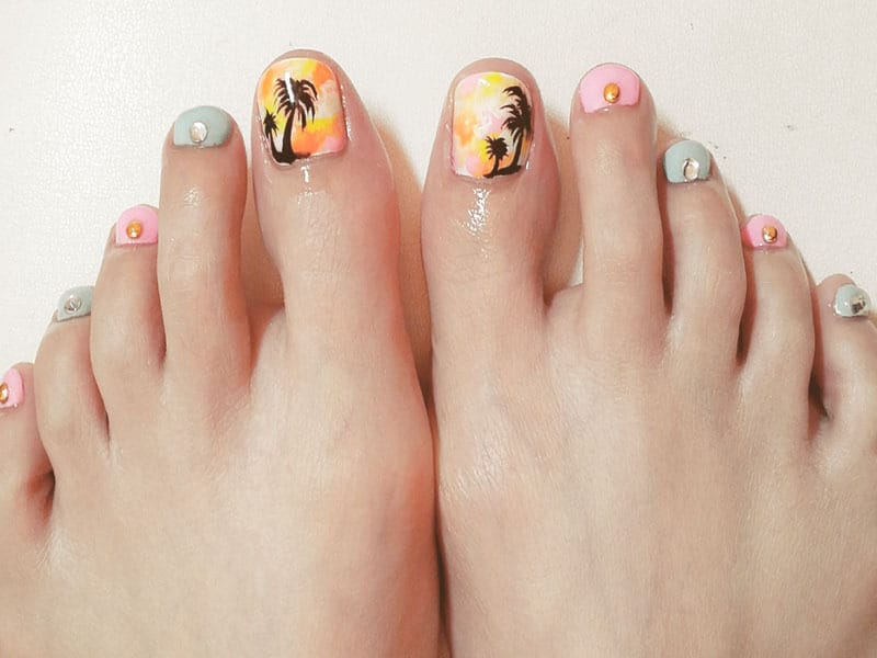 palm tree pedicure for summer