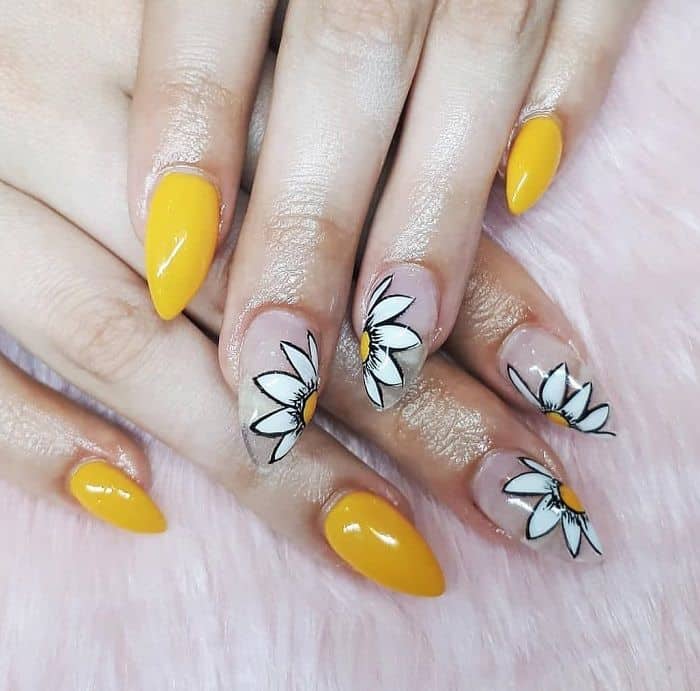 Clear Daisy Nails