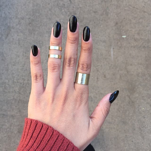 Black Nails Oval Shape