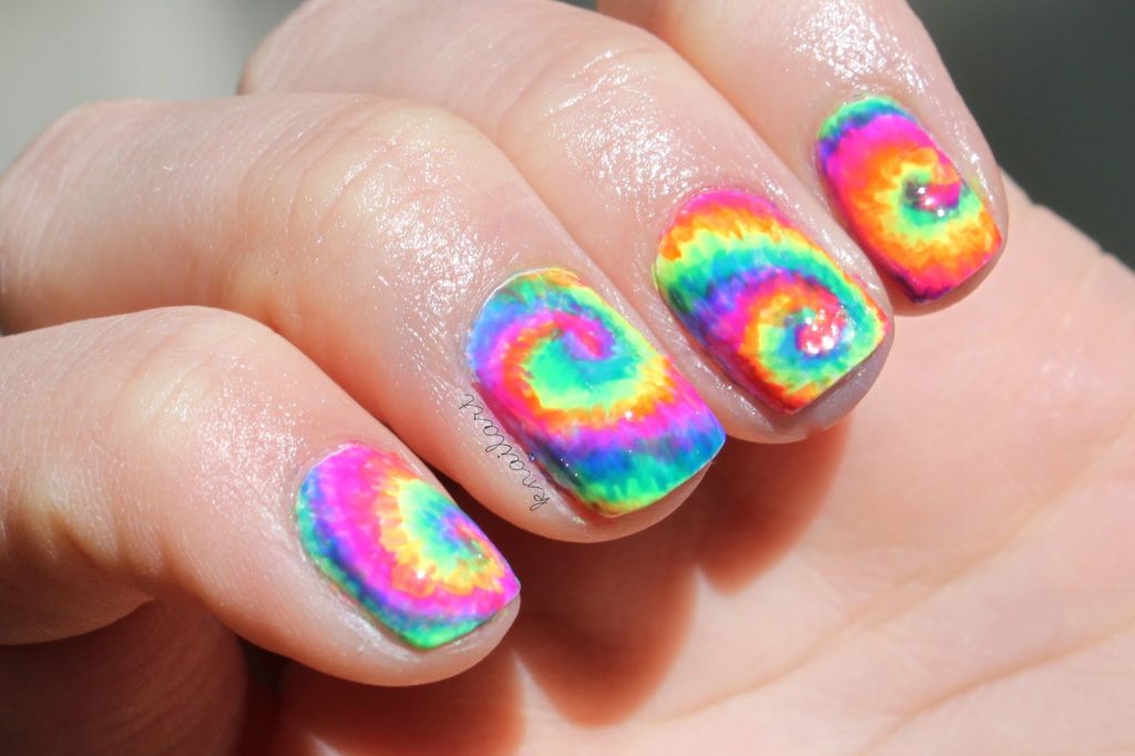 swirl rainbow nail art