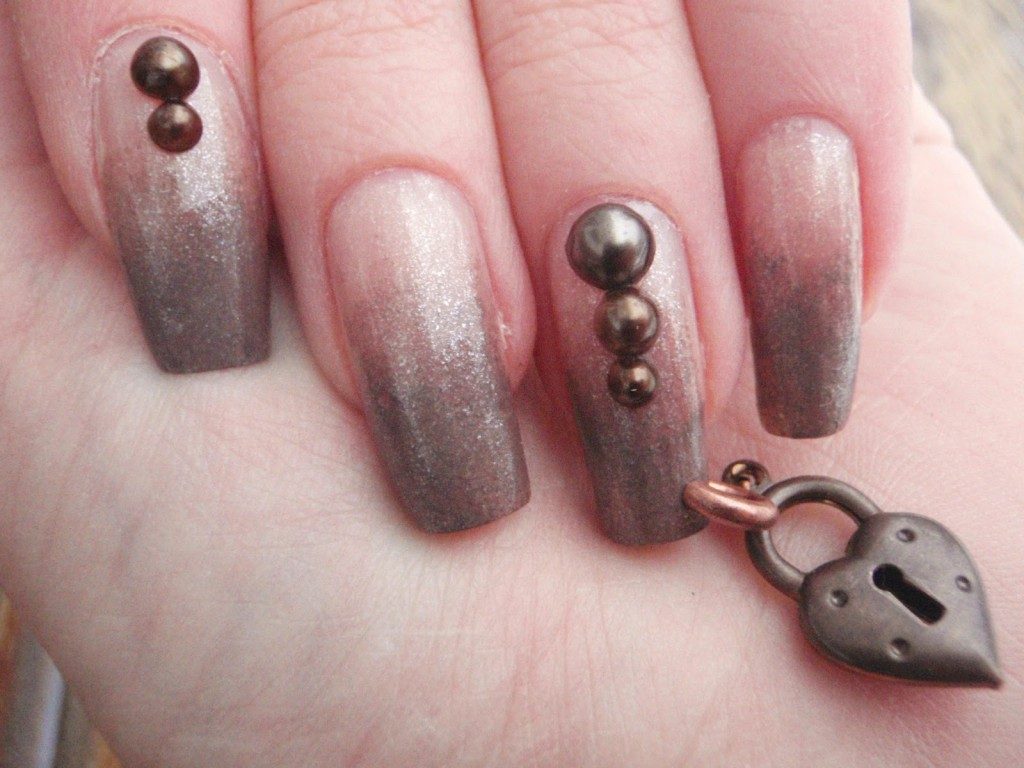 love lock pierced nail