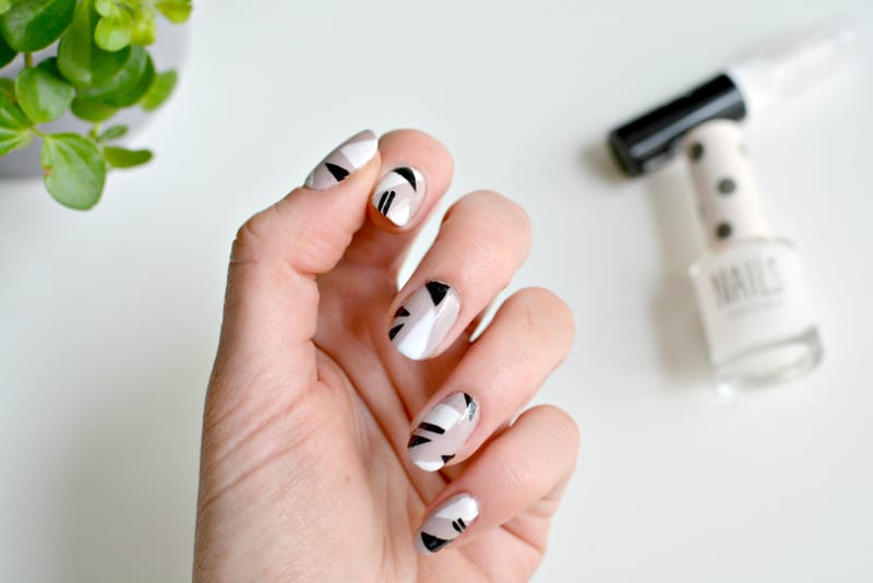 random pattern minimalist nail