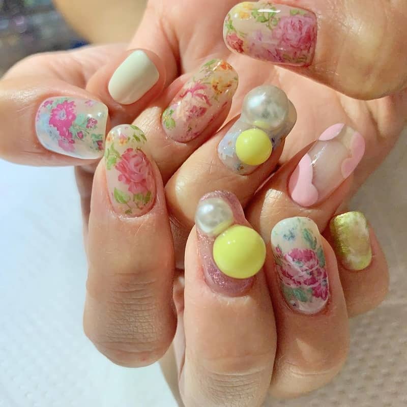 bubble rose nail art