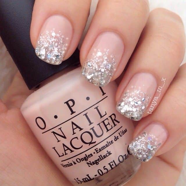 Nude nail with glitter