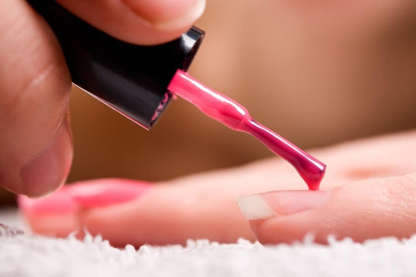 Apply Shellac Nail Polish