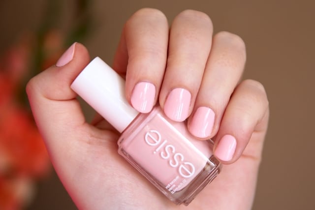 Neutral nails for pale and light skin