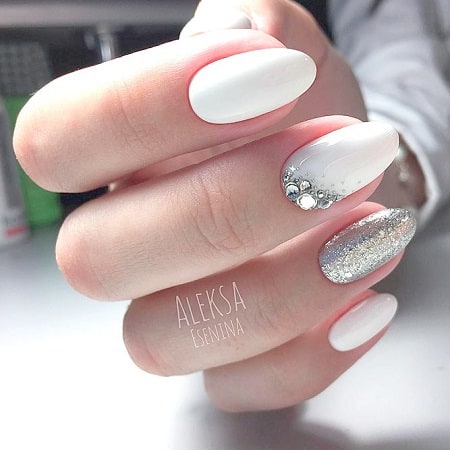 75 Oval Shaped Acrylic Nail Designs for Nail Lovers