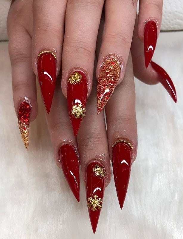 25 Flattering Red And Gold Nail Designs for 2021