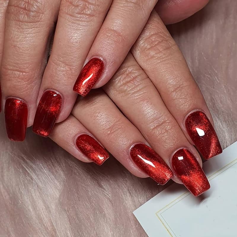 cat eye red nails