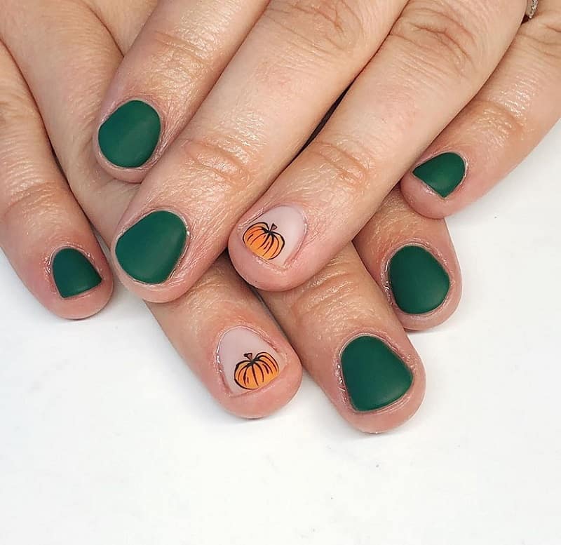 green nails with pumpkin