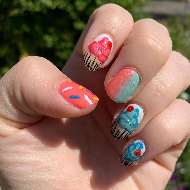 cupcake freehand nail art