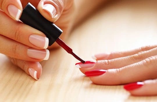 How to Deal with Chipped Nail Polish: Salon Secrets