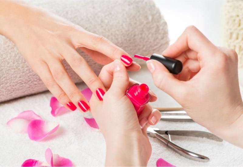 How Long to Wait Between Coats of Your Nail Paint?