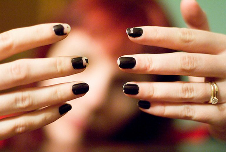 How to Deal with Chipped Nail Polish: Salon Secrets