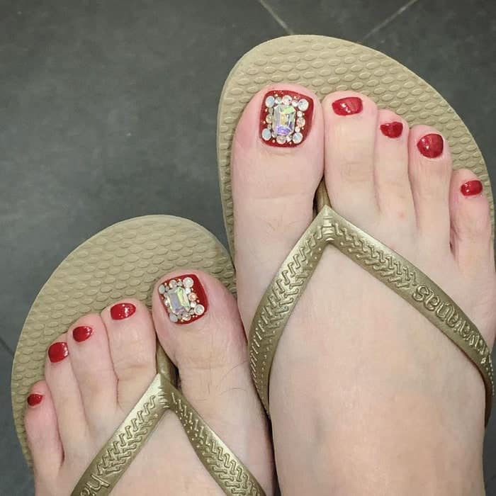 Toe Nail Design for Pale Skin