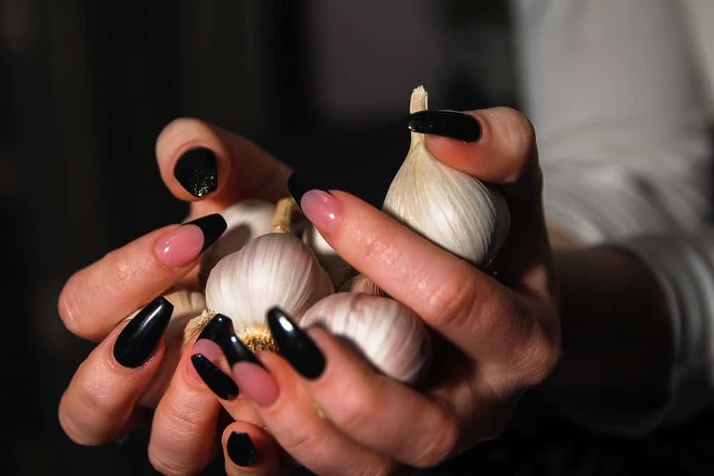 How to Make Your Nails Grow Overnight -Garlic