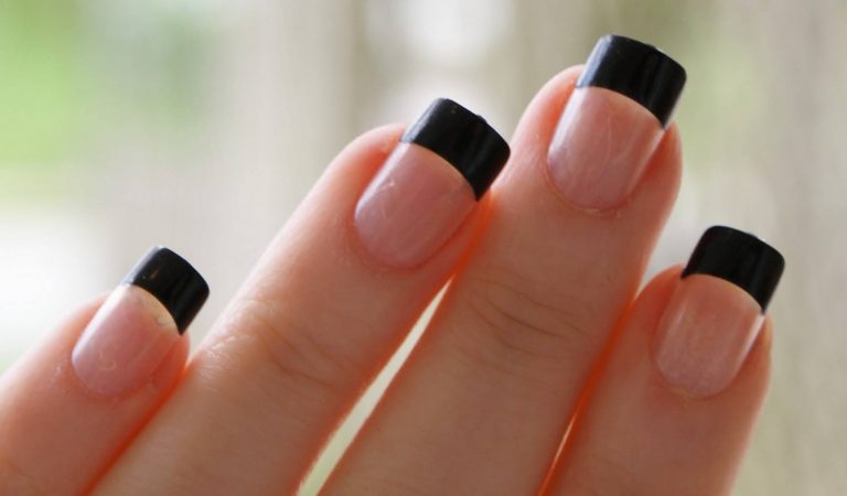 Top 25 Colored Nail Tips to Rock the French Manicure Look