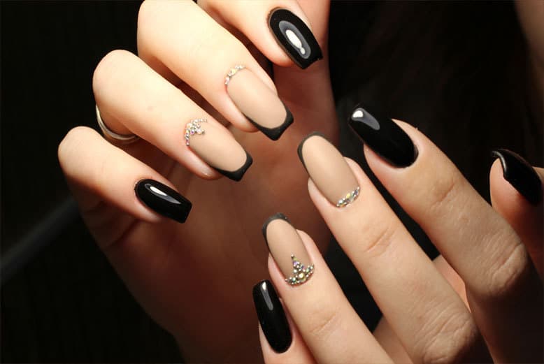 Nude Nails with classy Black