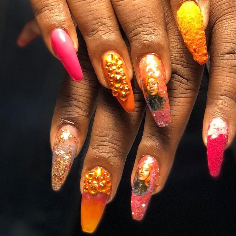 nicki minaj fake nails