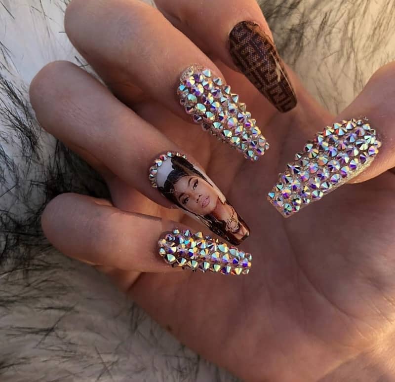 nicki minaj brown nails