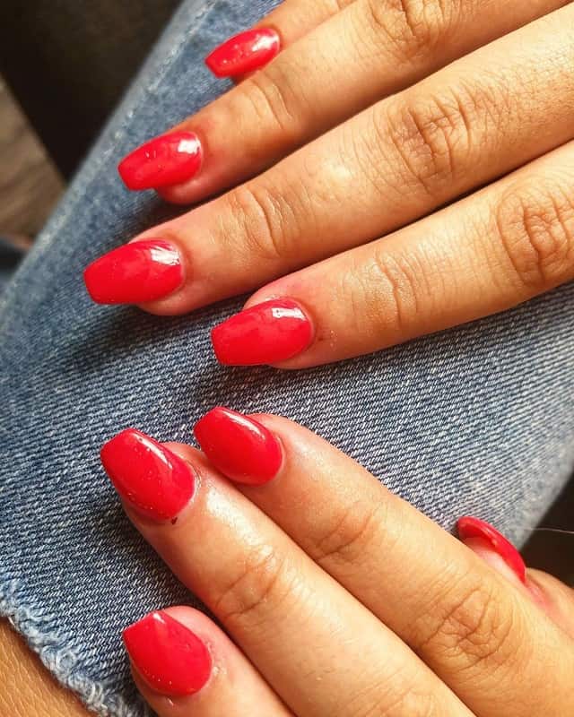 short coffin red nails