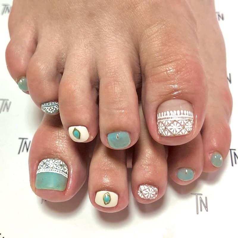 lace toe nails