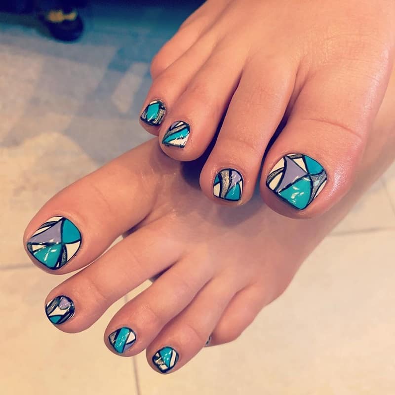 geometric toe nail art