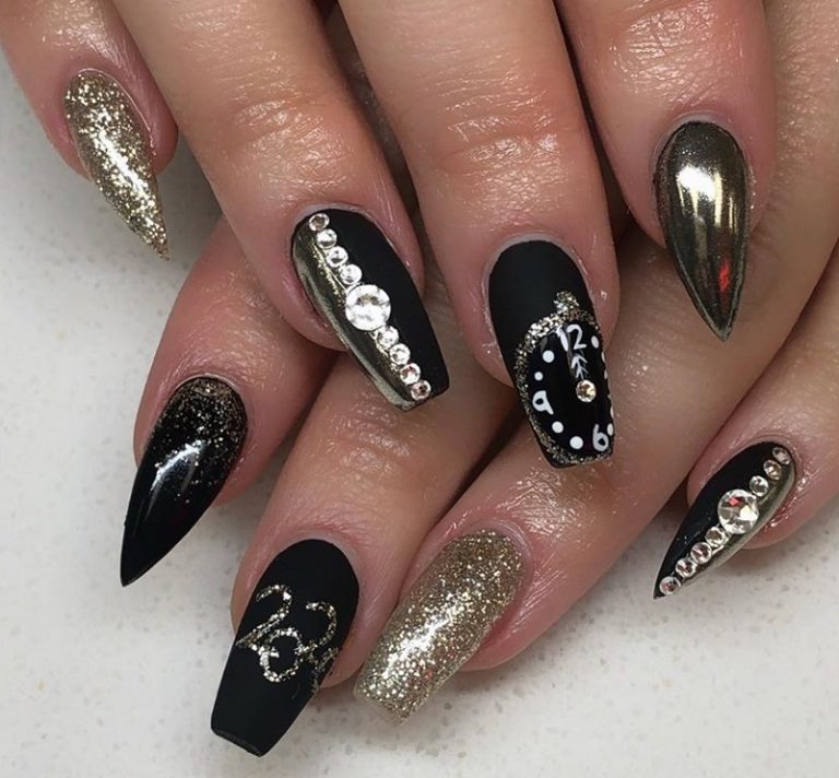 30 Fabulous New Year's Nail Designs to in 2024
