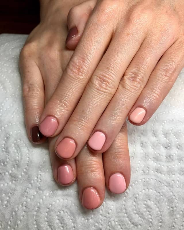 beige short nails