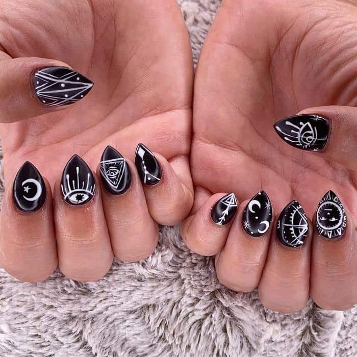 short nails for Halloween 