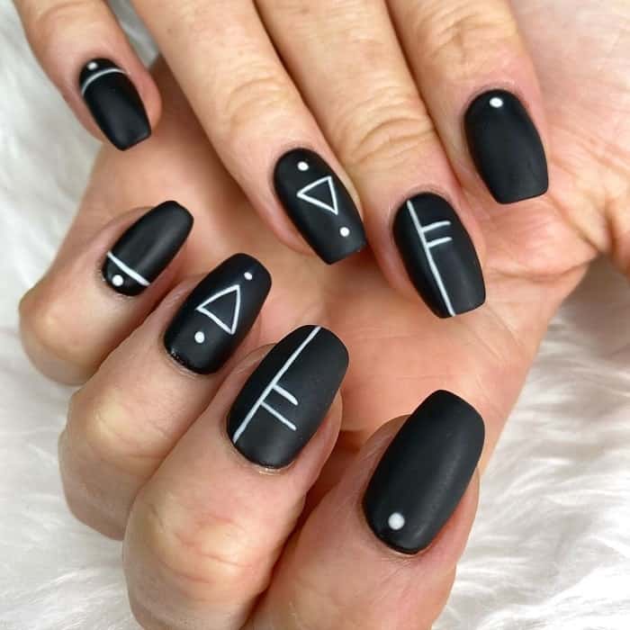 35 Alluring Line Nail Designs To Try – NailDesignCode