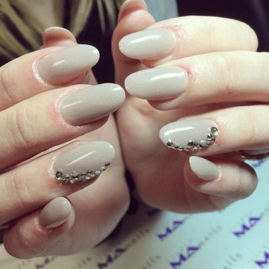 75 Oval Shaped Acrylic Nail Designs for Nail Lovers