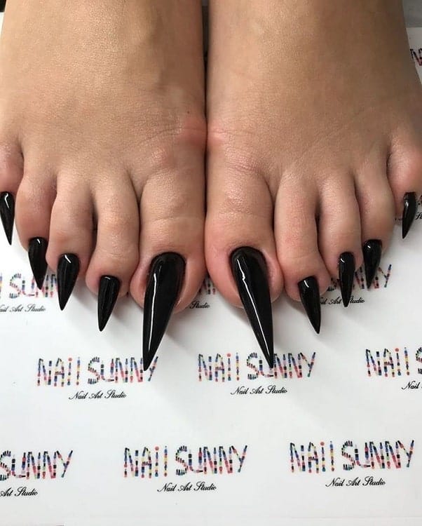 pointy toe nails