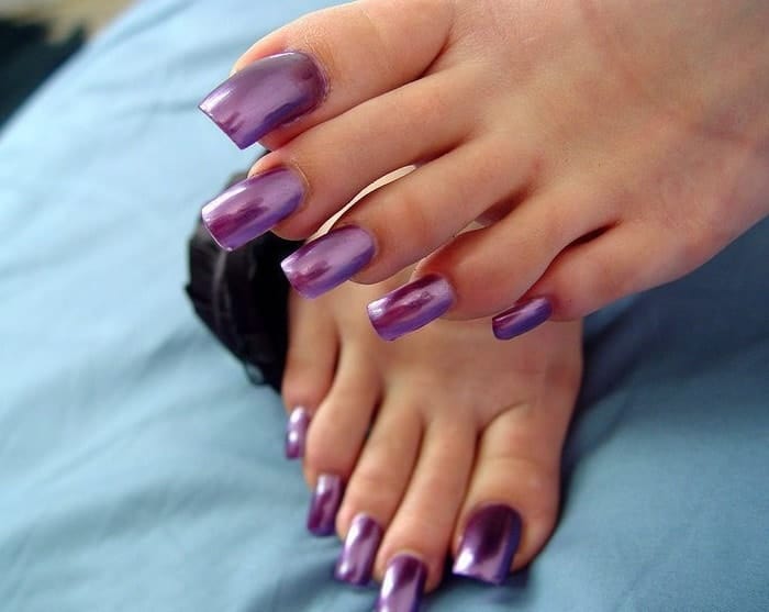 purple toe nails
