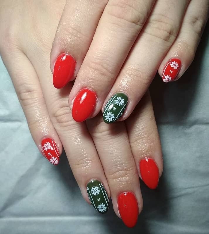 red and green nail art