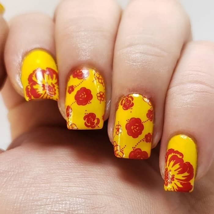 52 Bright Yellow Nail Designs for the Playful Hearts