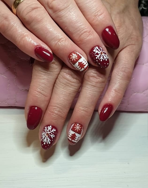 shellac nail design for Christmas 