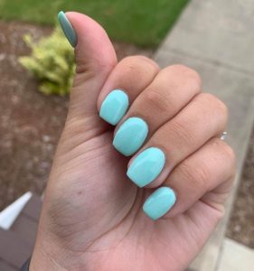 tiffany blue nails with chrome        
        <figure class=