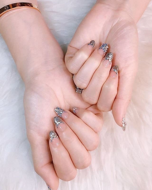 wedding nails with glitter 