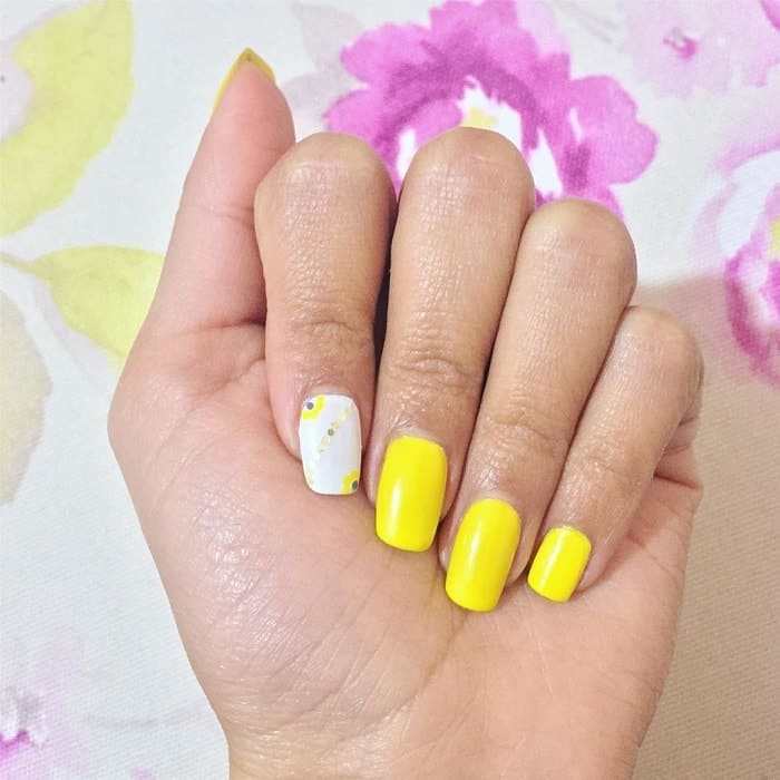 52 Bright Yellow Nail Designs for the Playful Hearts