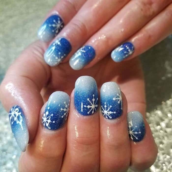 33 Cool Winter Nail Designs to Embrace The Festive Season