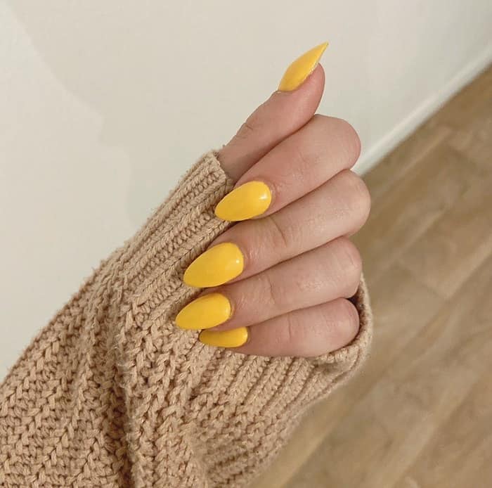 52 Bright Yellow Nail Designs for the Playful Hearts