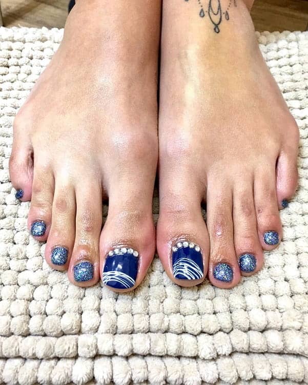 dark blue toe nail art